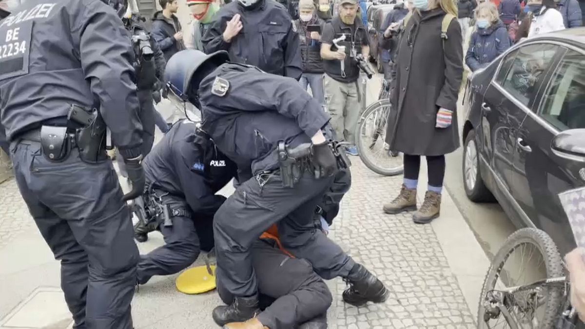 В Берлине разогнали "юбилейную" акцию противников карантина
