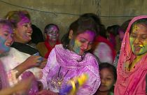 الباكستانيون الهندوس يحتفلون بهولي مهرجان الألوان