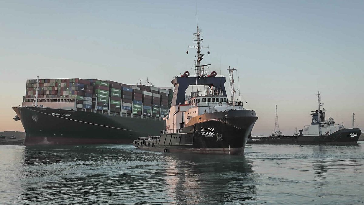 Se reanuda el tráfico marítimo en el canal de Suez tras el reflote del Ever Given