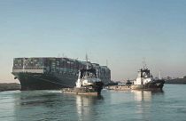 لحظه رهایی کشتی غول‌پیکر؛ بوق یدک‌کش‌ها در کانال سوئز پیچید