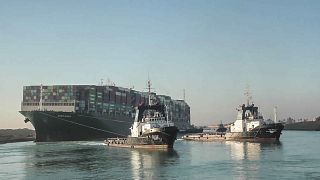 لحظه رهایی کشتی غول‌پیکر؛ بوق یدک‌کش‌ها در کانال سوئز پیچید