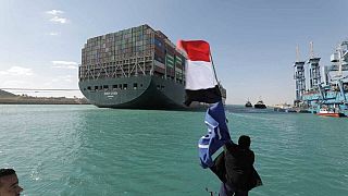 Der Suezkanal ist wieder frei: die Ever Given schwimmt