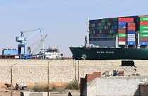 Autoridades desencalham cargueiro "Ever Given" e apuram responsabilidades