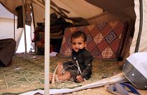 طفل يمني  في خيمة بمخيم للنازحين على مشارف مدينة مأرب الشمالية في 18  شباط / فبراير 2021