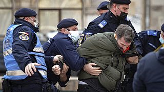 Επεισόδια και συλλήψεις διαδηλωτών στο Βουκουρέστι