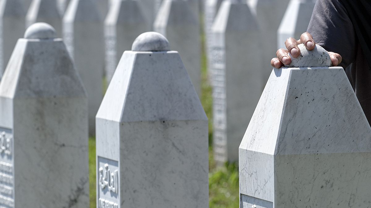 The EU has stated that candidate countries should treat Srebrenica victims "with the utmost respect and dignity".
