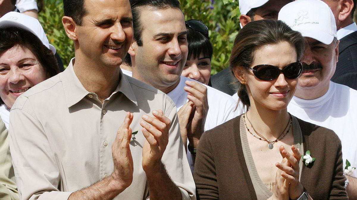 الرئيس السوري بشار الأسد وزوجته أسماء خلال افتتاح مهرجان الياسمين وسط دمشق،2007.