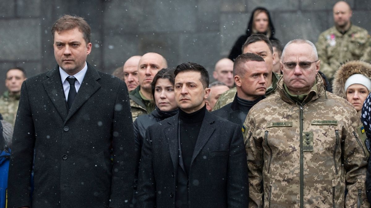 روسلان خومچاک، فرمانده کل ارتش(راست) در کنار ولودیمیر زلنسکی، رئیس جمهوری و آندری زاهورودنیوک، وزیر دفاع اوکراین
