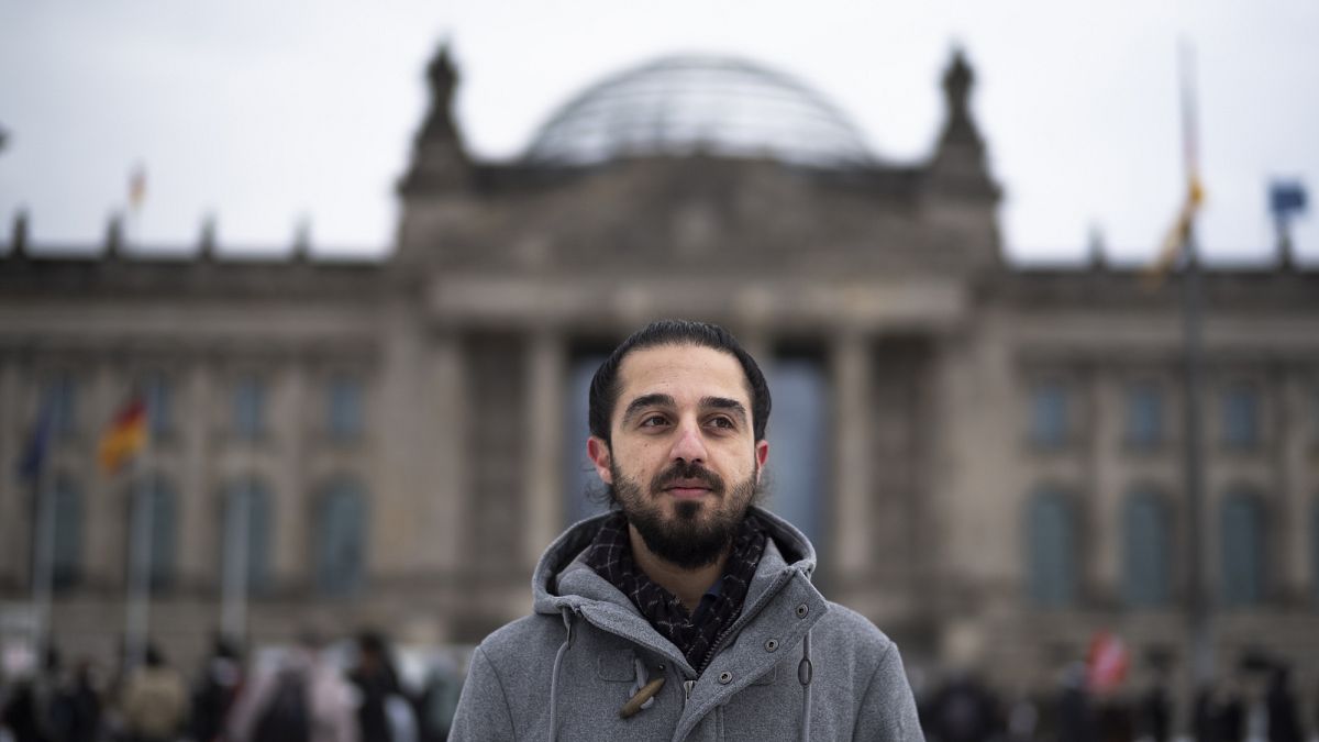 Almanya'da Yeşiller Partisinin milletvekili aday adayı olan Suriyeli sığınmacı Tarık Alaows, ırkçı tehditler nedeniyle adaylıktan çekildi
