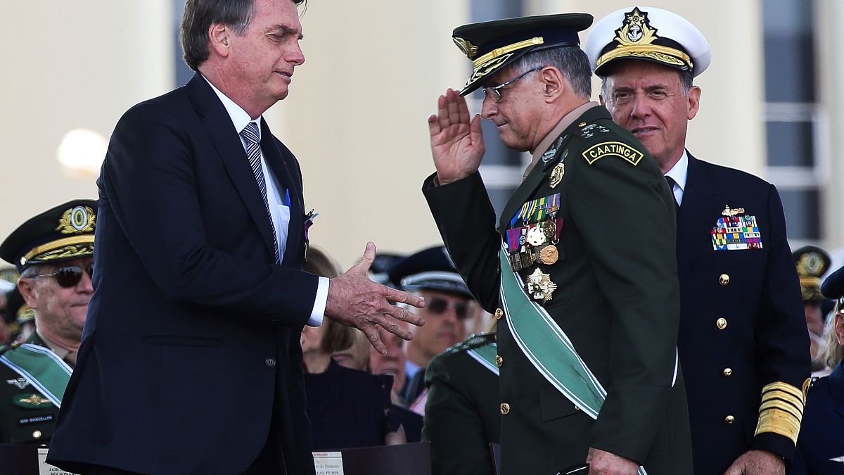 Már a brazil katonaság is kihátrált a járványt félrekezelő Jair Bolsonaro mögül 