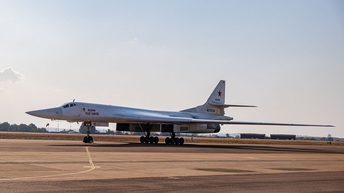 Eine russische Maschine der Bauart Tu-160 Blackjack
