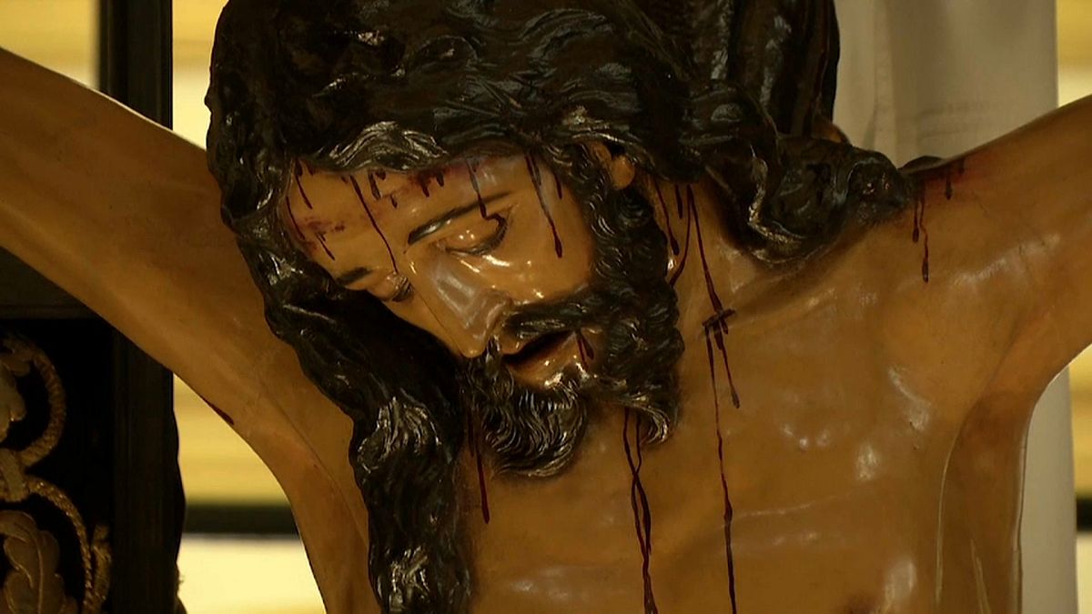 Exposición "In Nomine Dei" con imágenes de la Semana Santa en Sevilla
