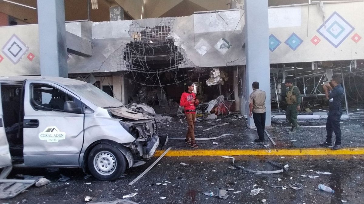 حمله به فرودگاه یمن