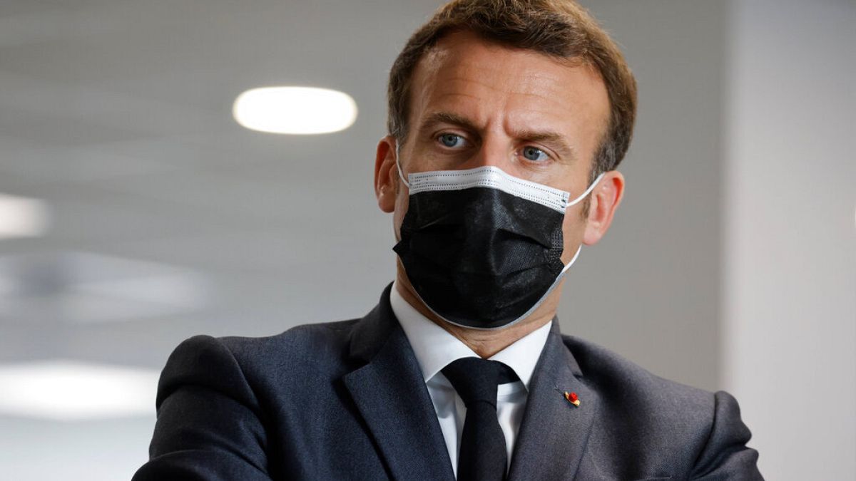 Májusig bezárják az üzleteket, az iskolákat és az óvodákat Franciaországban, jelentette be Macron