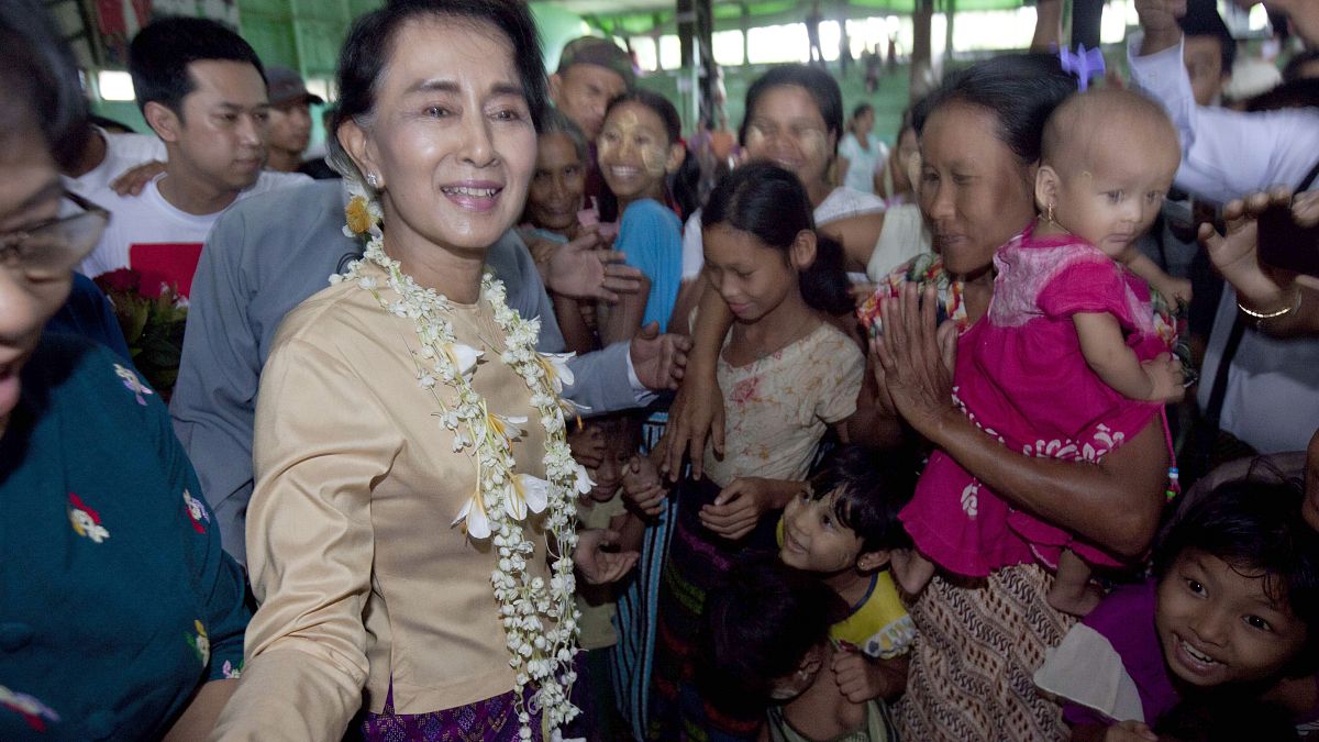 زعيمة ميانمار الديمقراطية المحتجزة داو أونغ سان سو كي