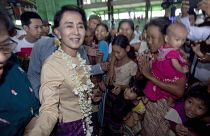 زعيمة ميانمار الديمقراطية المحتجزة داو أونغ سان سو كي