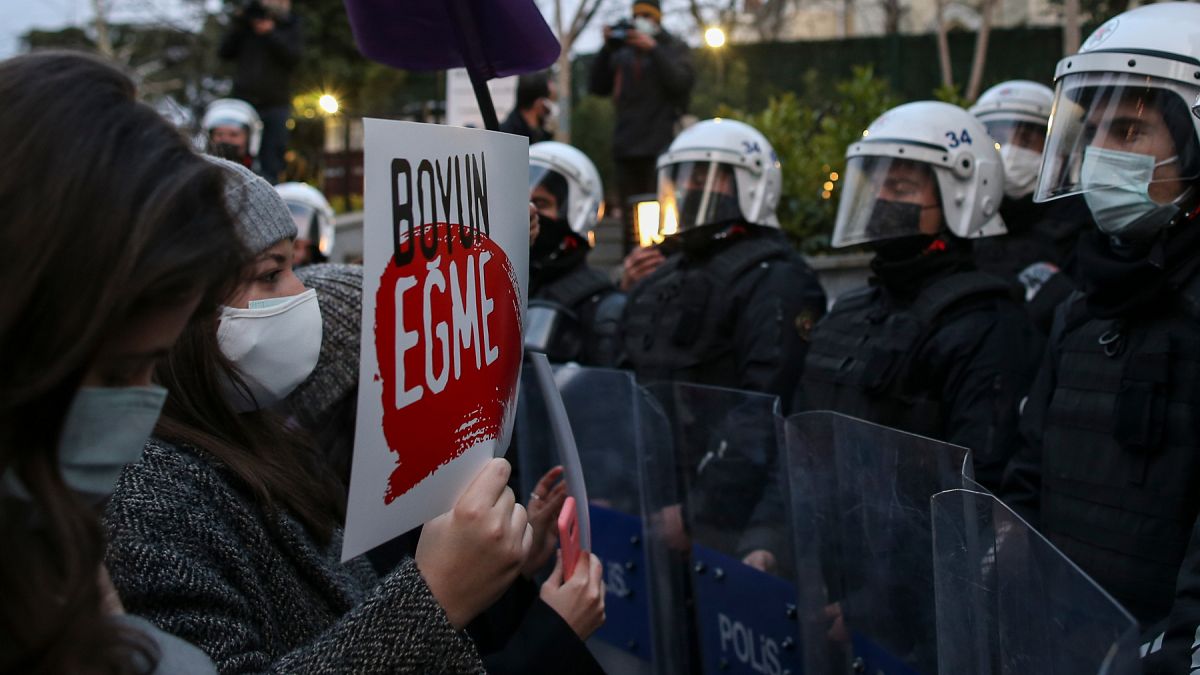 Türkiye'de kadınların düzenlediği protesto gösterisinden
