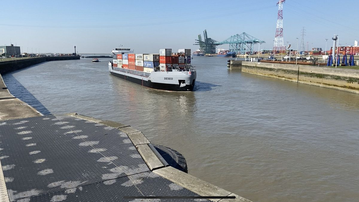 Suez Canal blockage 'could cause months of disruption' at European ports