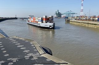 Suez Canal blockage 'could cause months of disruption' at European ports