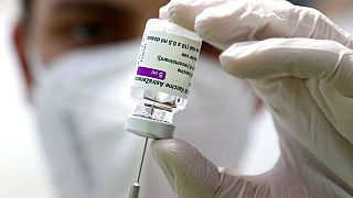 Европейский регулятор и ВОЗ рекомендуют вакцину AstraZeneca 