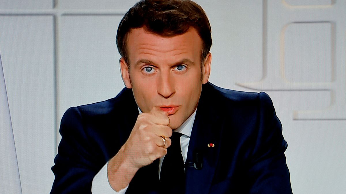 اعترف الرئيس الفرنسي ماكرون بارتكاب أخطاء خلال إدارته الأزمة 