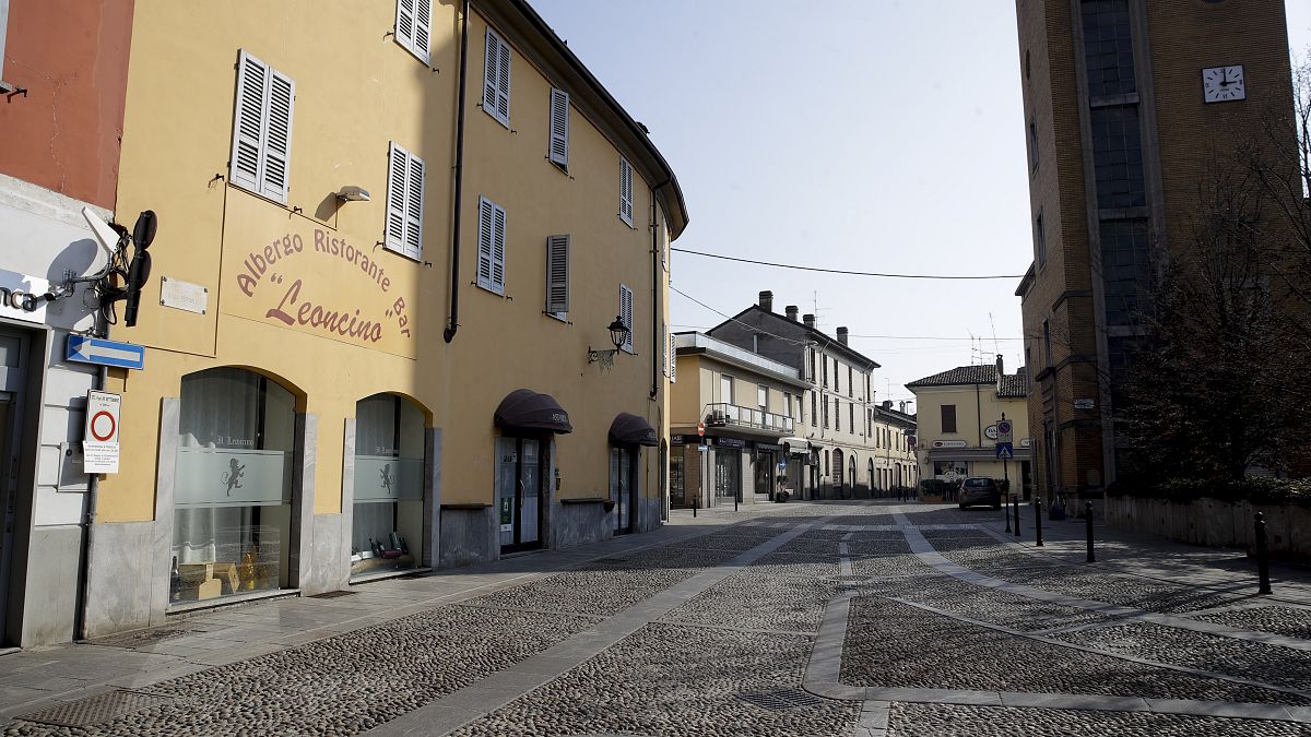 شارع  في بلدة كودوجنو، بالقرب من لودي، شمال إيطاليا
