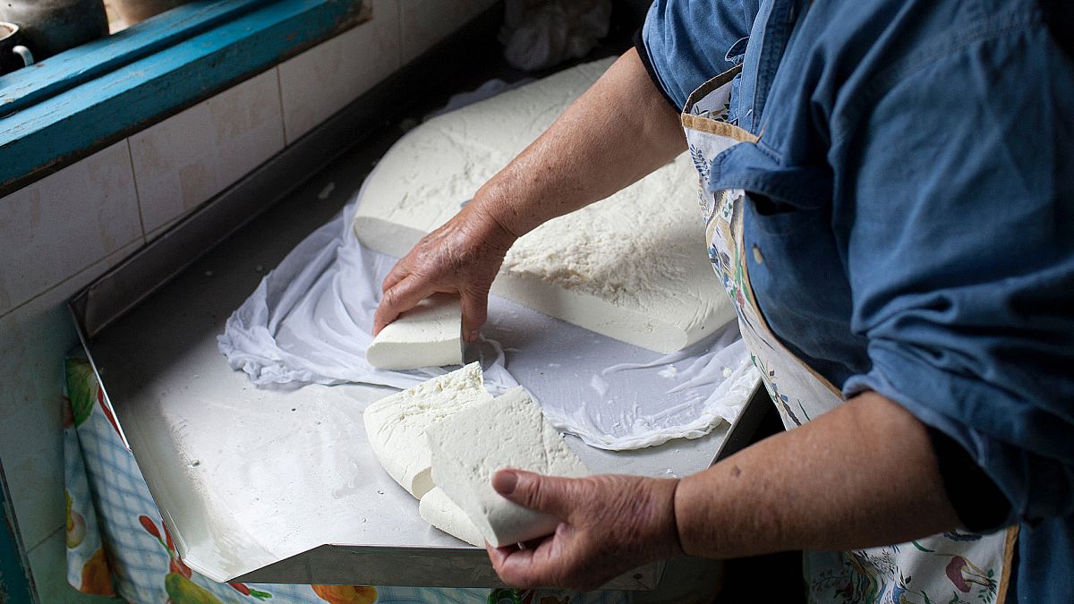 Kıbrıs'a özgü hellim peyniri