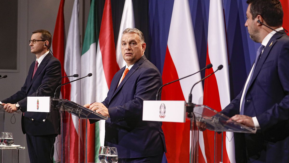 Nem alapít új EP-frakciót a Néppártból távozó Fidesz a lengyel kormánypárttal és a Ligával