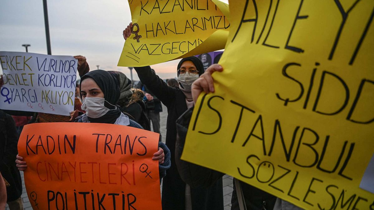مظاهرة احتجاجية على انسحاب الرئيس التركي المثير للجدل من اتفاقية اسطنبول لعام 2011، اسطنبول، 25 مارس 2021