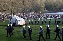 Festival için toplanan kalabalığa polis müdahalesi