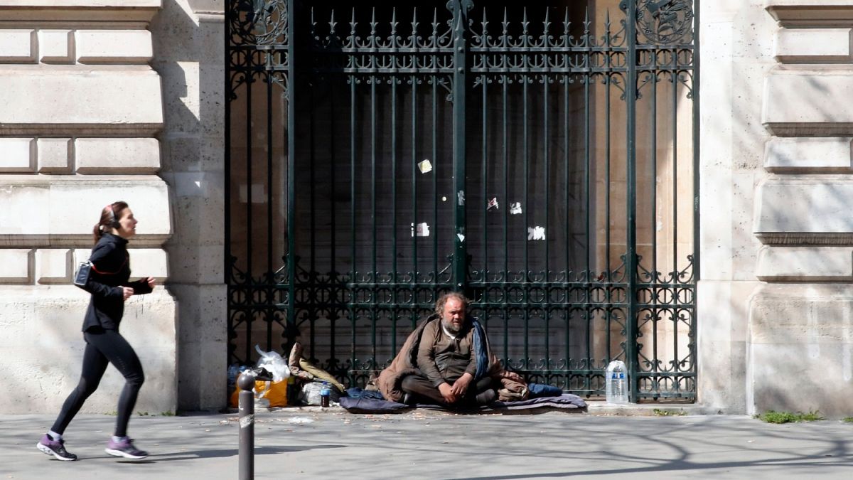 بی خانمانی در پاریس 