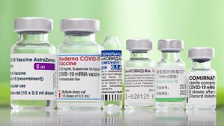 اللقاحات المضادة لكوفيد- 19.