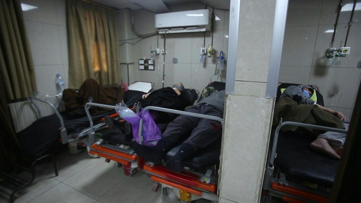 قوائم انتظار وأقسام عناية مركزة مكتظة بمصابي كورونا في مستشفيات دمشق