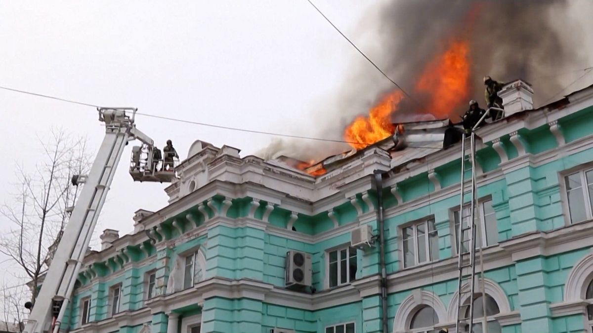 جراحان روس زیر این شعله‌ها عمل قلب باز کردند