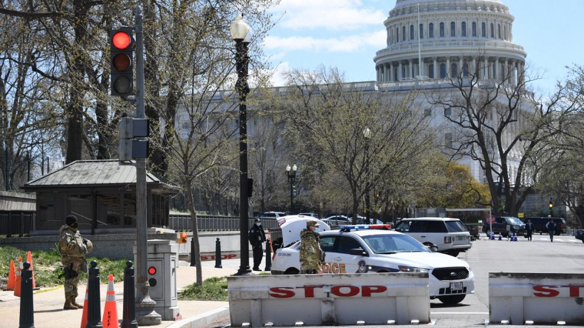 Egy rendőr meghalt, egy megsebesült a Capitoliumnál
