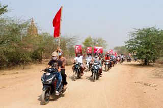 کودتا و سرکوب تظاهرات در میانمار؛ مردی با سری خونین بر دوش مخالفان