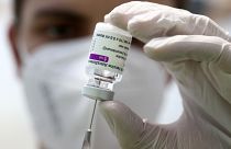 Siete muertos por coágulos en Reino Unido tras recibir la vacuna de AstraZeneca hasta marzo