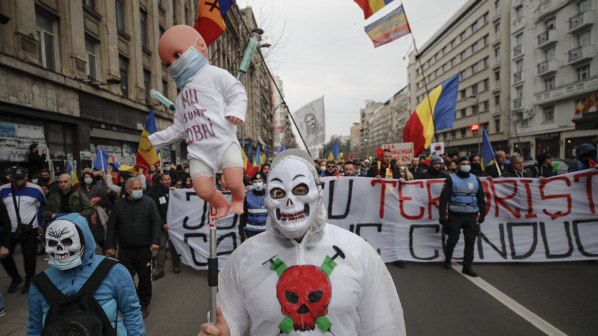 Manifestation anti-restrictions à Bucarest (Roumanie), le 3 avril 2021.