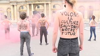 Lockdown-Proteste in Bukarest, St. Gallen, Paris und Stuttgart