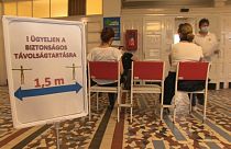 Ungheria: insegnanti in fila per il vaccino. Scuole riaperte dal 19 aprile tra paura e dubbi