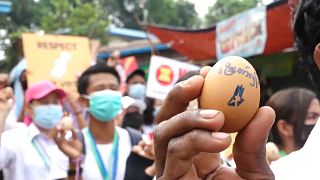 Ovos da Páscoa nos protestos em Myanmar