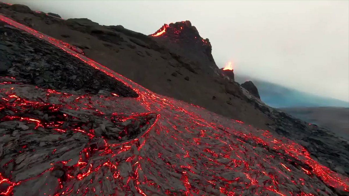 Többszáz méteres új hasadék nyílt az izlandi vulkán közelében