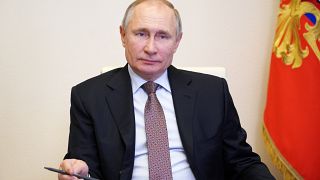 Vladimir Putin dá último passo para poder ser presidente até 2036