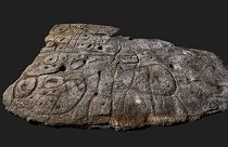 Vue générale de la dalle de Saint-Bélec depuis son bord inférieur. Collection du Musée d’Archéologie nationale MAN 90 960
