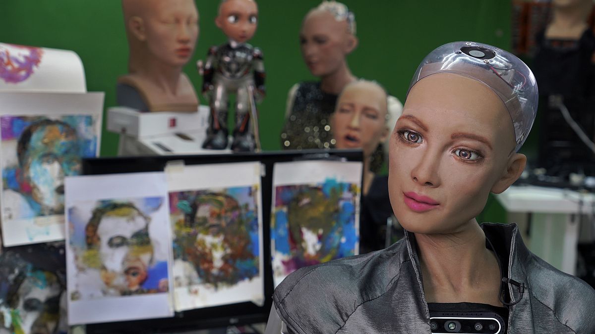 الروبوت صوفيا تتجه لانتاج الفن الرقمي.. وبيعه