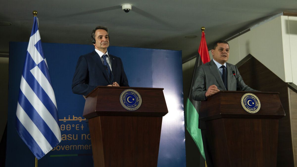Yunanistan Başbakanı Kiryakos Miçotakis, Libya Ulusal Birlik Hükümeti Başbakanı Abdulhamid Dibeybe (sağda) ile görüştü