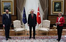 Οργή στις Βρυξέλλες για την προσβολή κατά της προέδρου της Κομισιόν στην Τουρκία