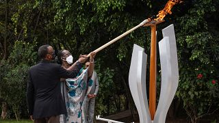 Rwanda : Paul  Kagamé allume la flamme au mémorial du génocide
