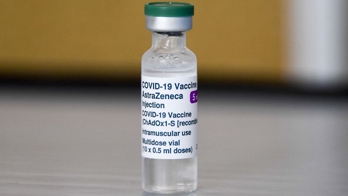 EMA: az AstraZeneca vakcina nagyon hatásos, de ritka mellékhatása a vérrögképződés