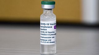 Un flacon du vaccin AstraZeneca dans un centre de vaccination à Londres, au Royaume-Uni, le 21 mars 2021